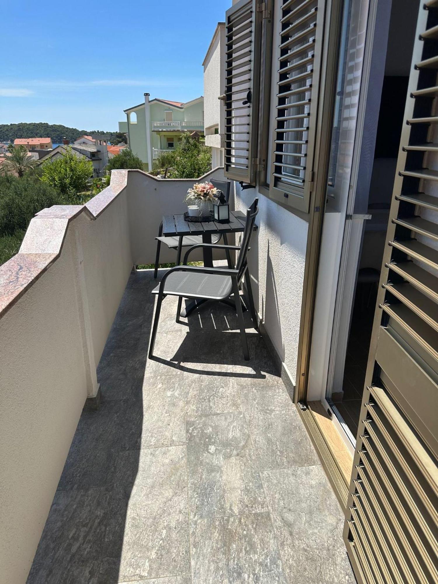 Apartmani Vinko near Rab center Rab Town Exterior foto